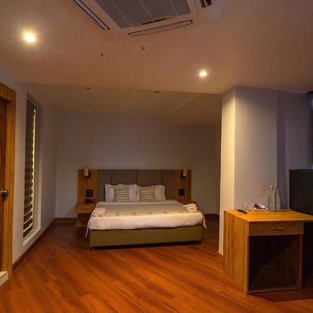 Āīzawl Emerald Hotel מראה חיצוני תמונה
