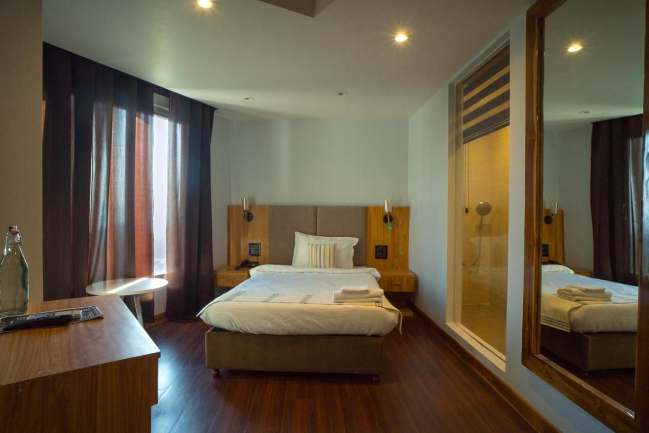 Āīzawl Emerald Hotel מראה חיצוני תמונה
