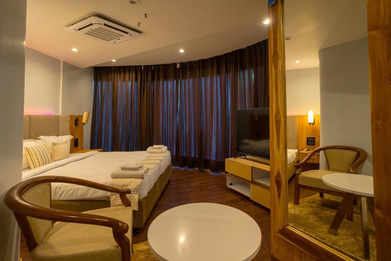 Āīzawl Emerald Hotel מראה חיצוני תמונה
