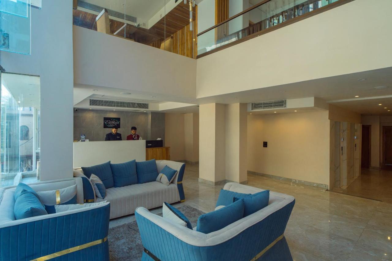 Āīzawl Emerald Hotel מראה חיצוני תמונה