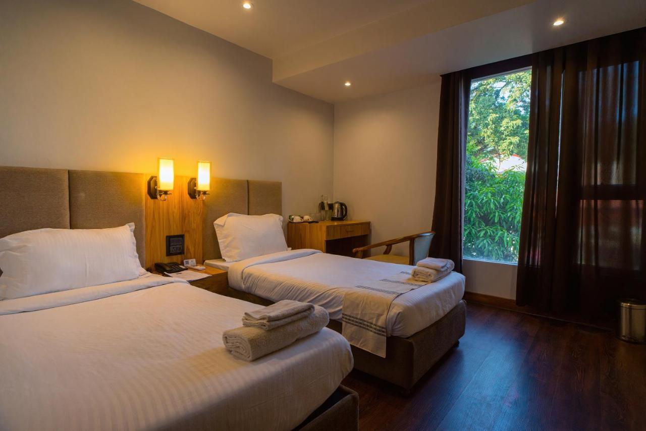 Āīzawl Emerald Hotel מראה חיצוני תמונה