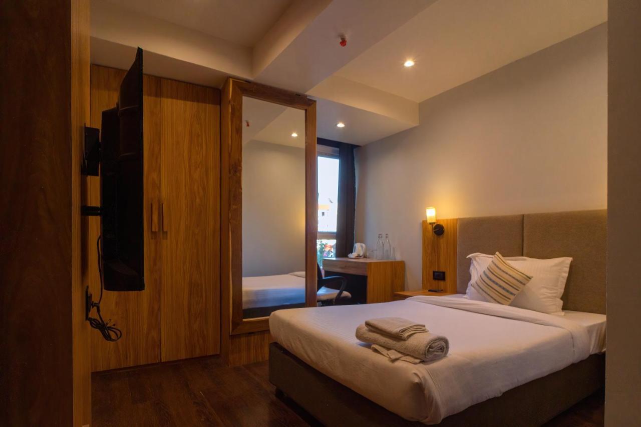 Āīzawl Emerald Hotel מראה חיצוני תמונה