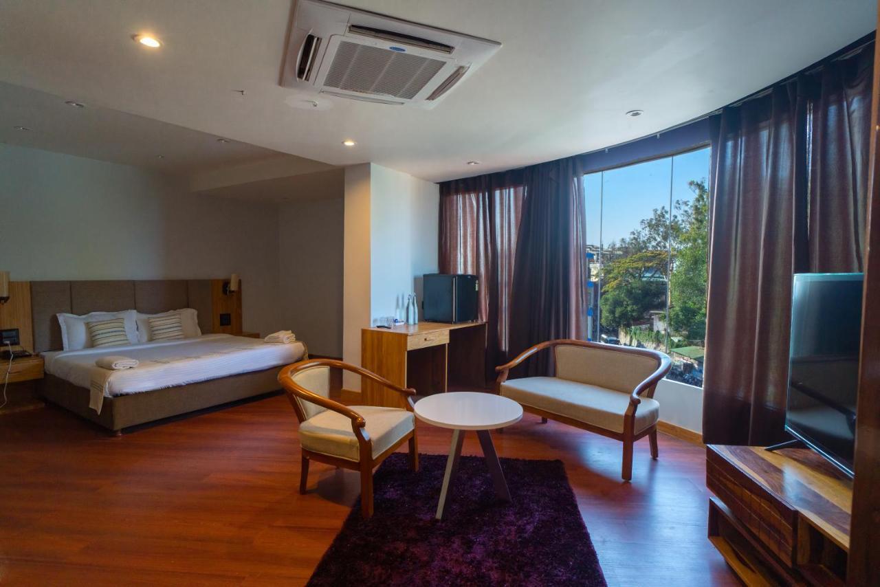 Āīzawl Emerald Hotel מראה חיצוני תמונה