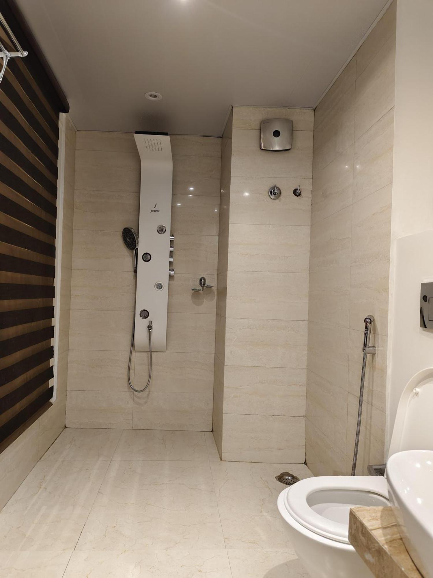 Āīzawl Emerald Hotel מראה חיצוני תמונה